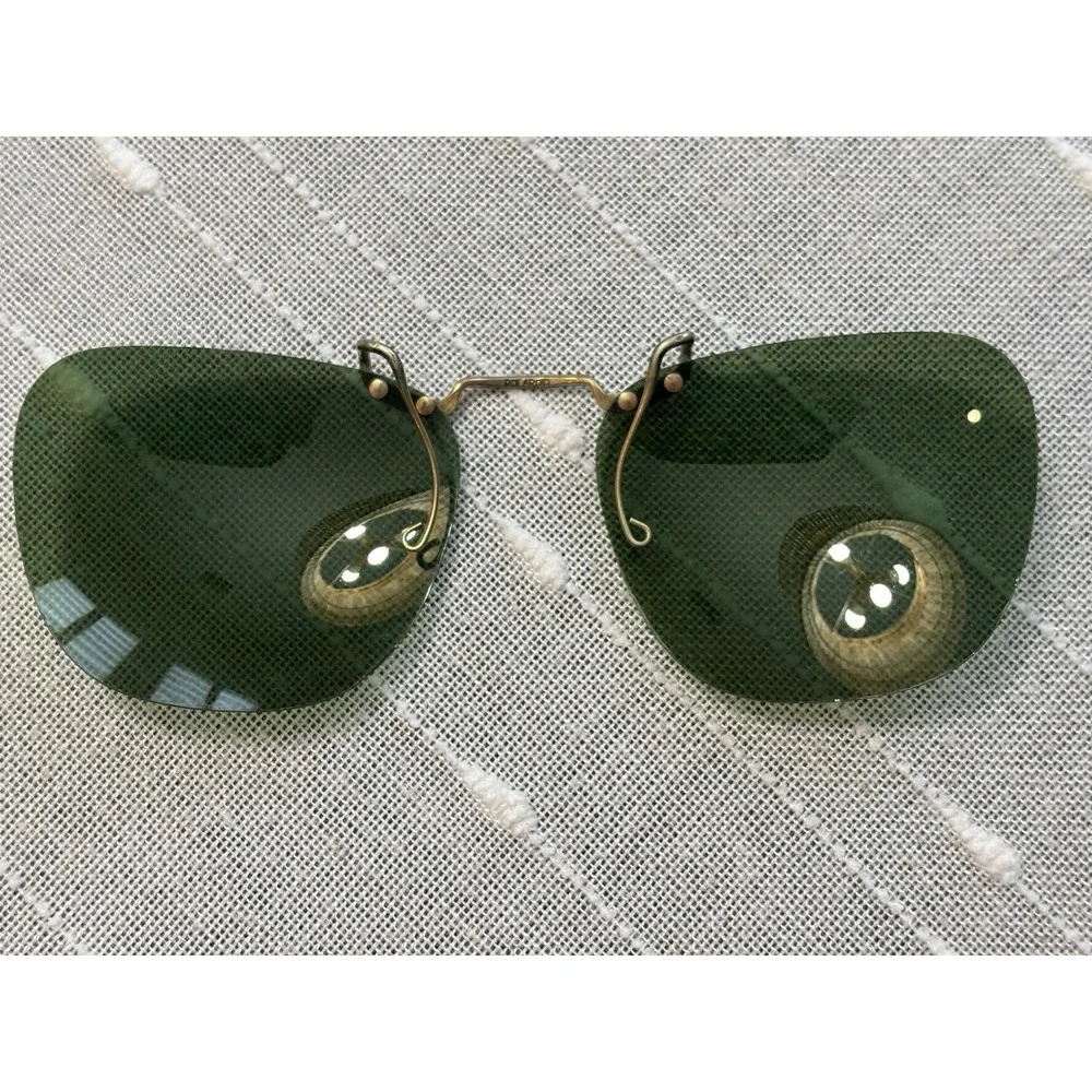 Vintage Cool Polaroid Gold Tone Metal Rimless Clip-On Sunglasses w/Green Lenses
